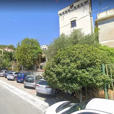 L'albicocco - * Celle Ligure