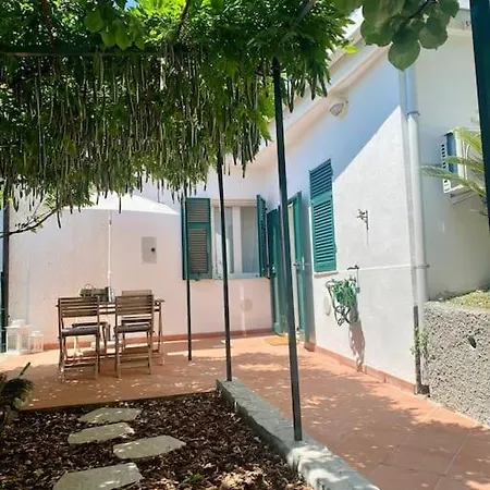 Semesterbostad L'albicocco -